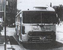 Autobus Chausson estacionado en la Av. Tibidabo, año 1958
