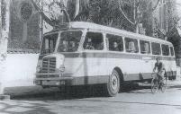 Autobus en el inicio de la calle Campoamor