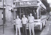 Los tres primeros conductores de la lnea en el terminal de la Calle Tajo en el da de la inauguracin de la lnea, 1988