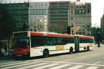 Autobus de la lnea 9 en la Pl. Catalua