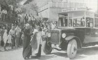 Autobus de la lnea Lesseps - Carmelo el dia de su inauguracin, ao 1926
