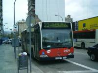 Autob�s de la l�nea 23 en el origen/final de la Pl. Espa�a, en la calle Llans�, abr. 2003