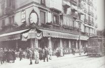 Un tranva de la lnea 21 delante del popular caf Maison Dore en la Pl. Catalua, ao 1910